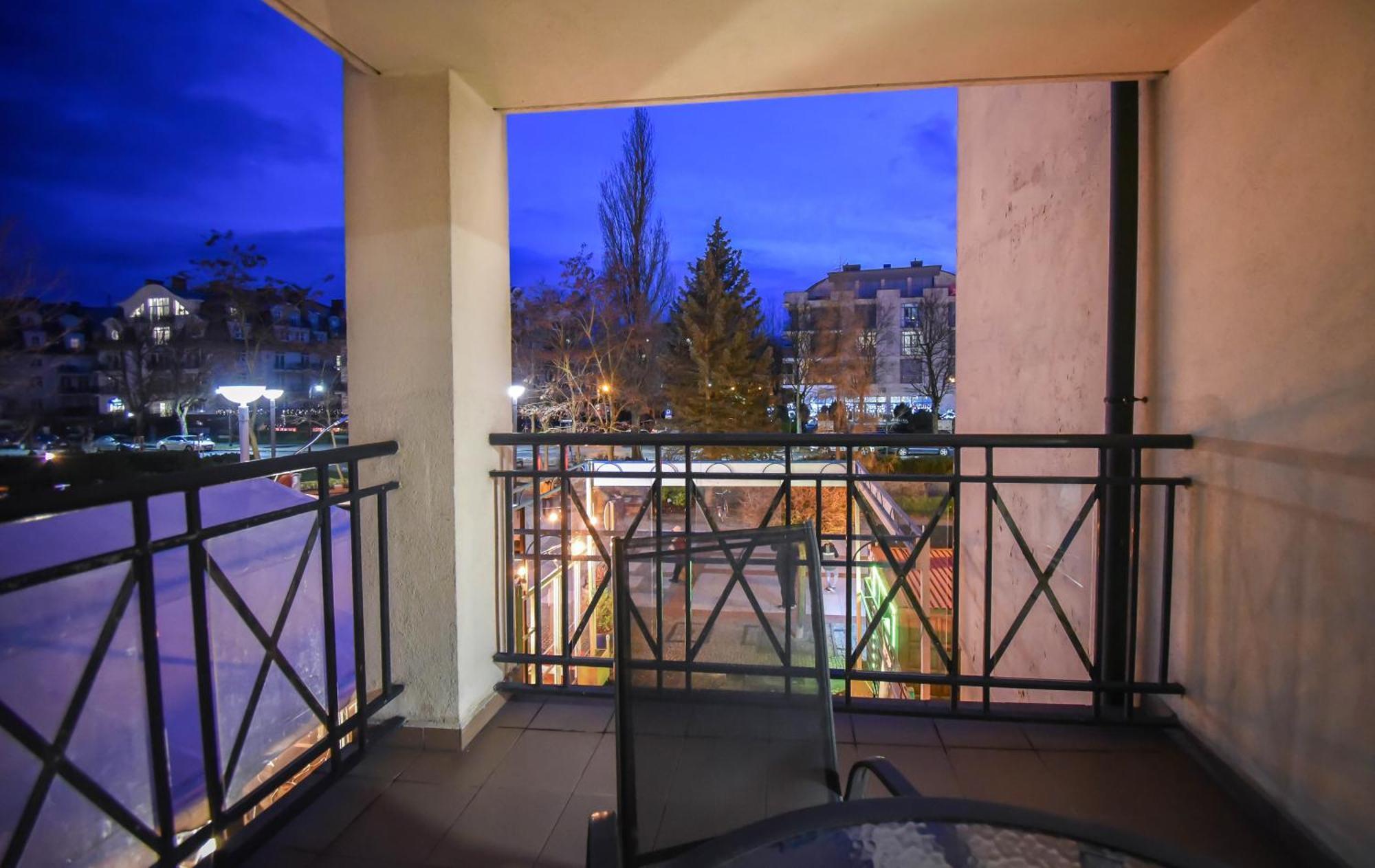 Apartamenty Promenada Z Tarasem I Parkingiem - Apartamenty Na Wyspie Swinoujscie Exterior photo